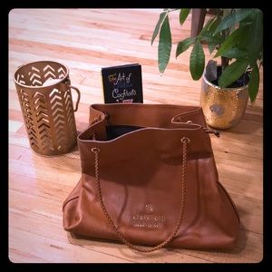 Beautiful 💯 authentic beige GUCCI shoulder…